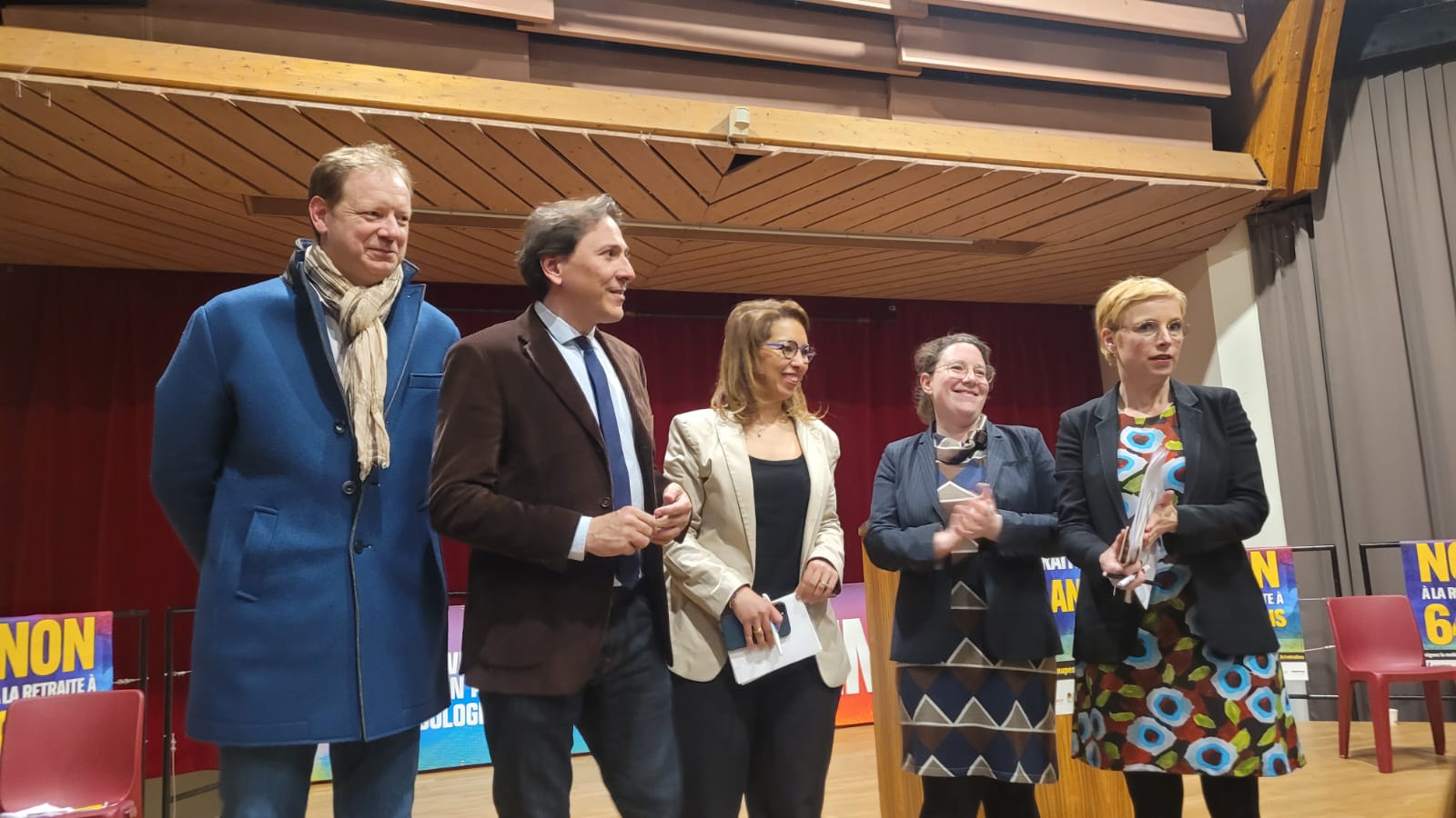 Photo de Jérôme Guedj, Clémentine Autain, Cyrielle Chatelain, Pierre Darhéville et Hella Kribi-Rhomdane au meeting de Massy