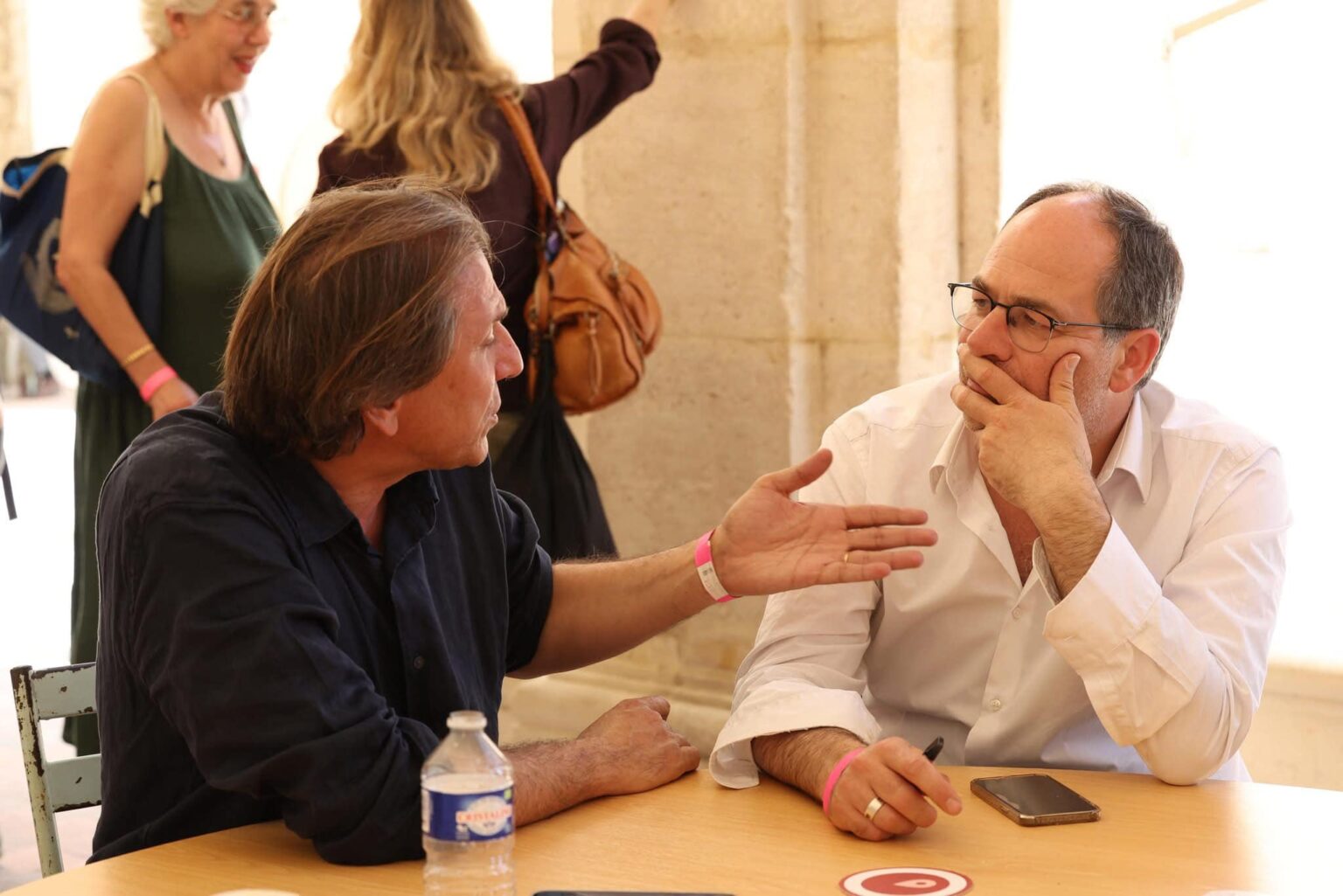Discussion avec Emmanuel Maurel (📷Margot L'Hermite)